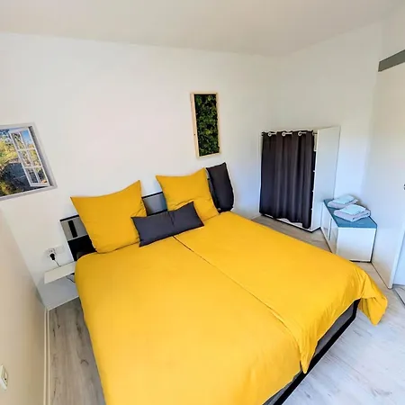 Tiny - Charmante Miniwohnung Mit Grossem Dachgarten Im Gaestehaus Graf-schmelzer