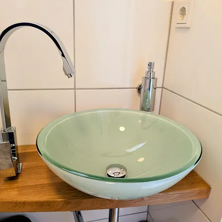 Tiny - Charmante Miniwohnung Mit Grossem Dachgarten Im Gaestehaus Graf-schmelzer *
